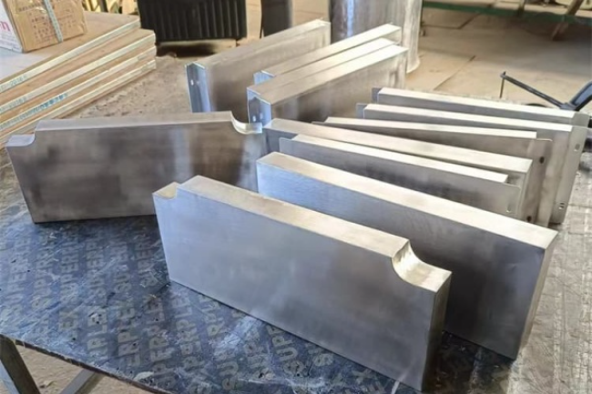 青龙不锈钢包铅件